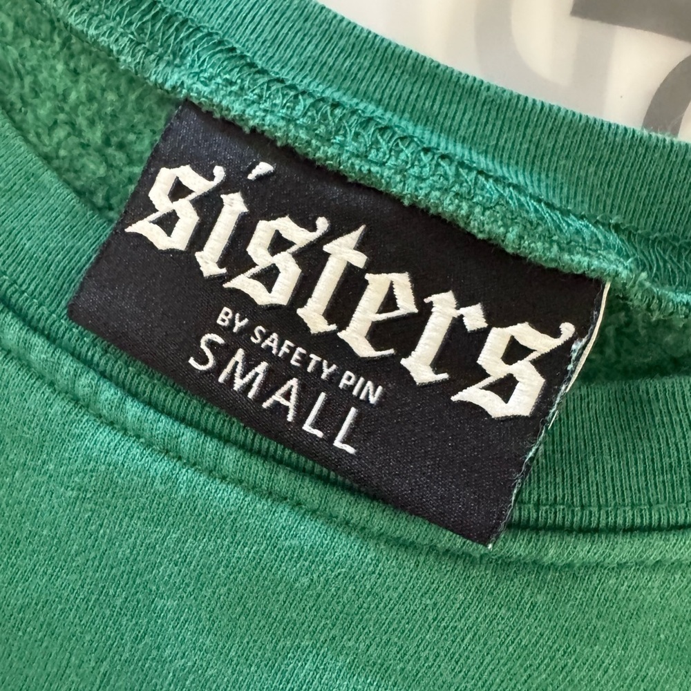 Sisters By Safety Pin Hermanas sweatshirt in Kelly green size small - Picture 2 of 3